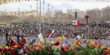 Newroza Amedî de sloganê ‘Bijî Serok Apo’ berz beno