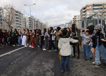 Gel di 5 deriyan re diherike qada Newroza Amedê
