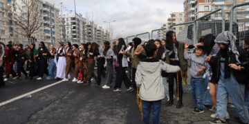 Gel di 5 deriyan re diherike qada Newroza Amedê