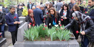 Bi boneya cejnê Vedat Aydin li ser gora xwe hat bibîranîn