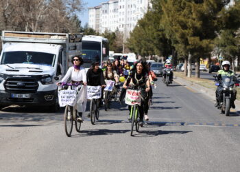 Ji bo 8ê adarê bîsîklêt ajotin