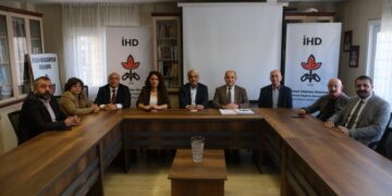 DEM Partiyê bi rojeva peyama Abdullah Ocalan serdana ÎHDê kir