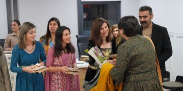 Hemşaredaranê Amedî 8ê Adara Cinîyan pîroz kerd