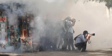 Dozger qerarê xo bedilna: Rojnamegerî bi waştişê girewtişî, sewqê edlîye kerdê   