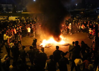 Duh bi şev li gelek navendan agirê Newrozê hat geşkirin