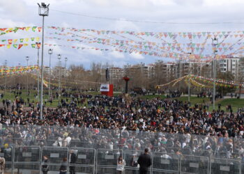 Des hezar kesî yenê Qada Newroza Amedî