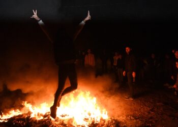 Li gundê Vedat Aydin agirê Newrozê hat pêxistin