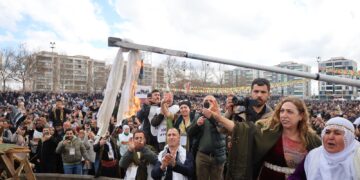 Agirê Newroza ‘Rêbertiya Azad’ geş bû