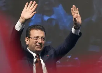 Wezîr Ekrem Îmamoglû ji peywirê dûr xist