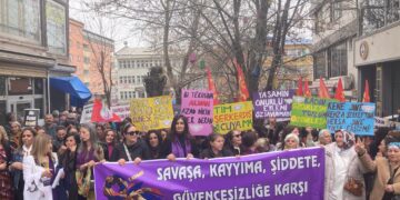 ‘Cinîyê do komelo demokratîk înşa bikerê’