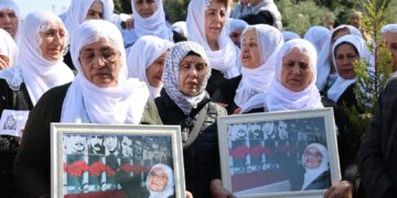 Cenazeyê Dayika Aştiyê Sakîne Arat hat veşartin