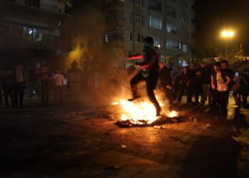 Li dora agirê Newrozê ‘Bijî Serok Apo’ berz bû