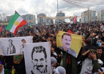 Li qada Newrozê wêneyên Abdullah Ocalan rakirin