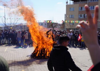 Agirê Newrozê li Licê hilbû: Em ê vê Newrozê bikin Newroza azadiyê
