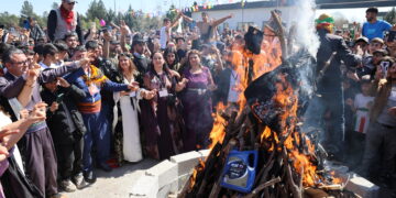 Ciwanan bi “Bijî Serok Apo” agir geş kirin