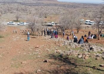 Leşkeran li ser welatiyan gule reşandin