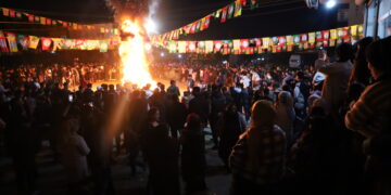 Êlih bi agirê Newrozê ronî bû