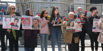 Dayikên Şemiyê li aqûbeta Alî Karagoz pirsîn