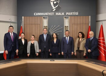 DEM Partî û CHPê li hev civiyan