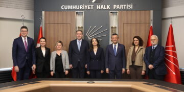 DEM Partî û CHPê li hev civiyan