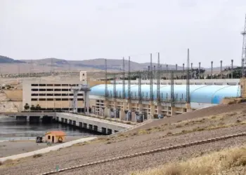 Awbendê Tişrînî bi çekanê giranan bombarduman kenê