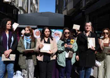 Jinan ji Abdullah Ocalan û jinên girtî re kart şandin