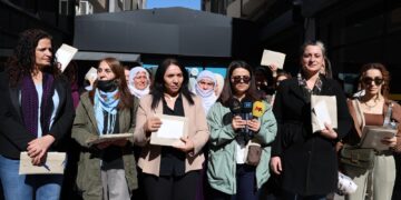 Jinan ji Abdullah Ocalan û jinên girtî re kart şandin