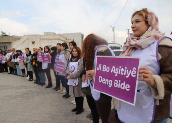 Jinan li Nisêbînê ‘Zincîra Aştiyê’ saz kirin