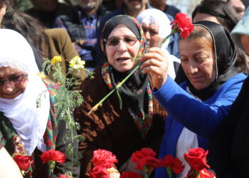 TJAyê Rahşan Demîrel li ser gora wê bibîr anî