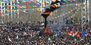 Xeylê welatan ra mêmanî do tewrê Newroza Amedî bibê