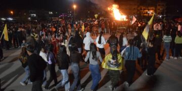 Gel li Dêrikê şev bi agirê Newrozê ronî kir