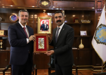 Walîyê Silêmanîyê DEM Partî û şaredarîya Amedî zîyaret kerd