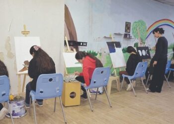 Mexmûr de perwerdeyê şêwekarîye