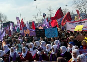 Li mitînga Stenbolê peyama jinên girtî: Em hebûn, em hene û em ê hebin