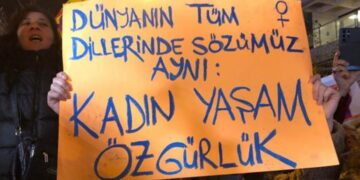 Têkoşînê bi vatişê ‘Cinî azad nêbo komel zî azad nêbeno’ dest pêkerdo