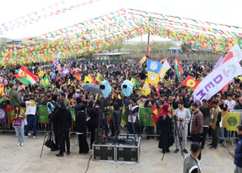 Gel li 9 navendan Newroz bi girseyî pîroz kir