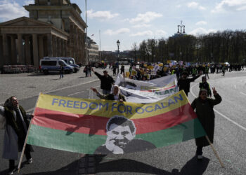 Dostên Kurdan li Berlînê ji bo azadiyê meşiyan