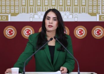 ‘Azadîya girewteyan bi hewayêko keyfî yena binpaykerdene’