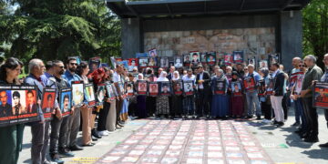 Xizmên Windayan qurbaniyên Komkujiya Ermenan bi bîr anîn