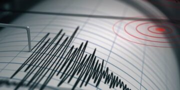 Li Stenbolê erdheja bi hêza 6.2 pêk hat