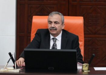 Serekê MÎT’î Sirri Sureyya Onderî zîyaret kerd