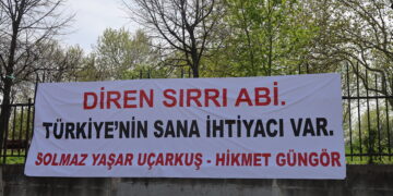 Hezkiriyên Sirri Sureyya Onder pankart daliqandin