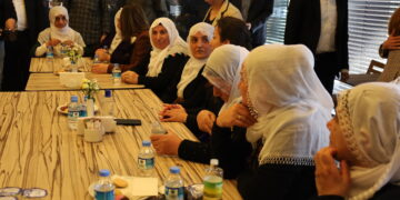 Dayikên Aştiyê serdana Sirri Sureyya kirin