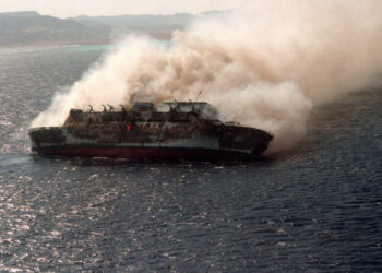 Li Kongoyê keştiyek şewitî: 148 kesan jiyana xwe ji dest dan