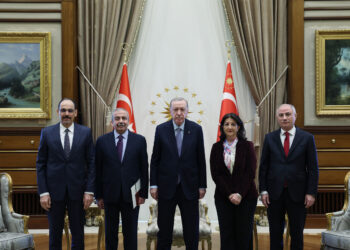 Civîna Şandeya Îmraliyê û Erdogan dest pê kir