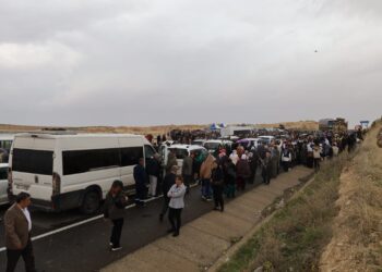 Gel bi têkoşînê astengiyan derbas dike