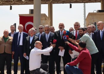 11 Odeyên Bazirganiyê: Deriyê sînorê Rojava vekin