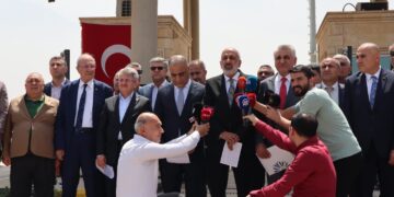 11 Odeyên Bazirganiyê: Deriyê sînorê Rojava vekin