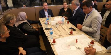 Serdanên ji bo Onder li nexweşxaneyê didomin