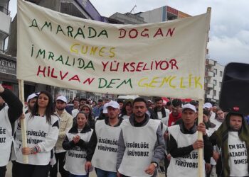 ‘Roja li Amarayê hilat li Îmraliyê bilind dibe’